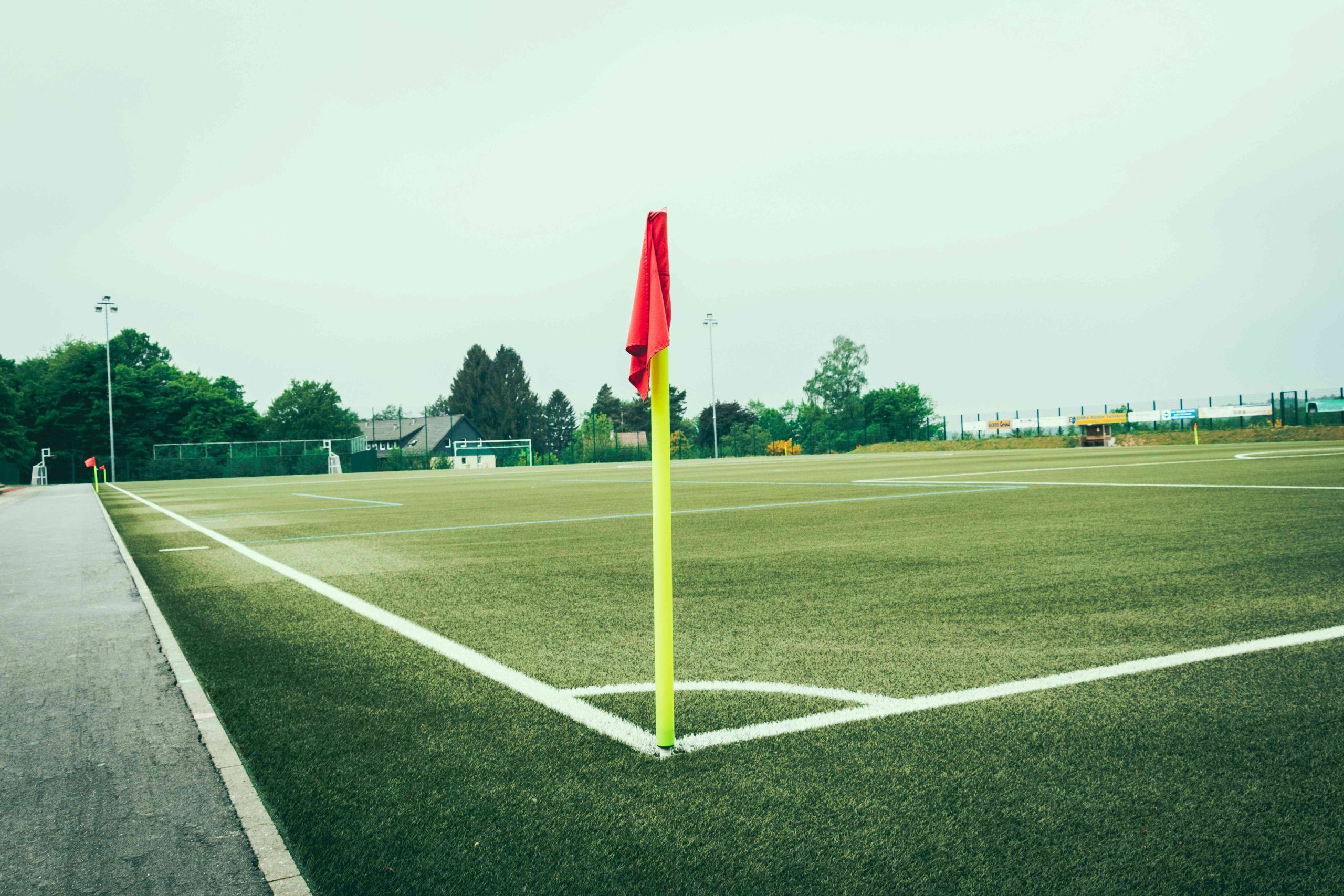 Die Vorteile von Freiluftfußball: Warum Spielen unter freiem Himmel unschlagbar ist